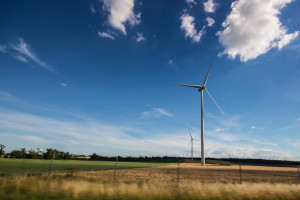 PvdA en GroenLinks: “laat omwonenden meeprofiteren van zonneparken en windmolens”